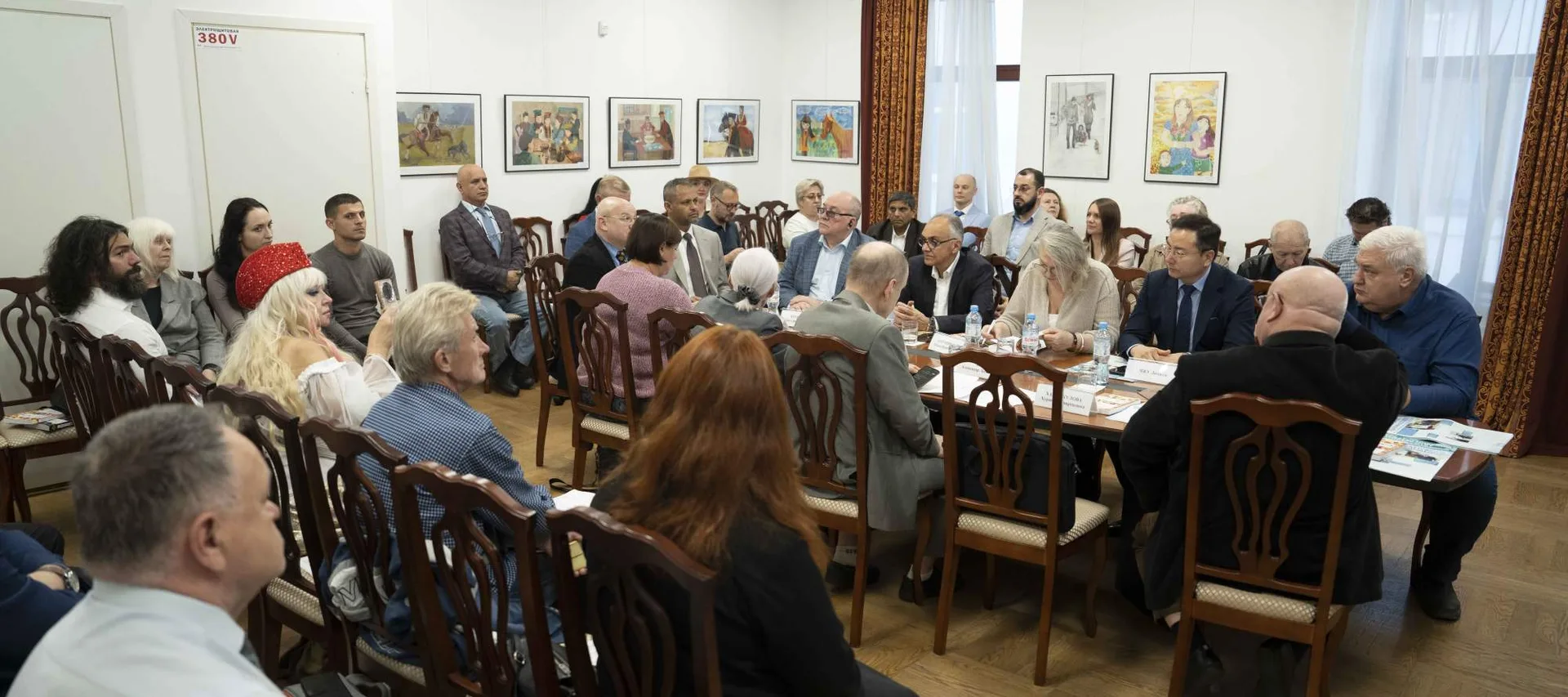 رئيس الصندوق الدولي للتنمية يكشف في ندوة «الهجرة التعليمية والعمالية من الدول التي تتطلب تأشيرة إلى روسيا» عن مقترحات عملية لسد الفجوة اللغوية وتحقيق التوازن في سوق العمل