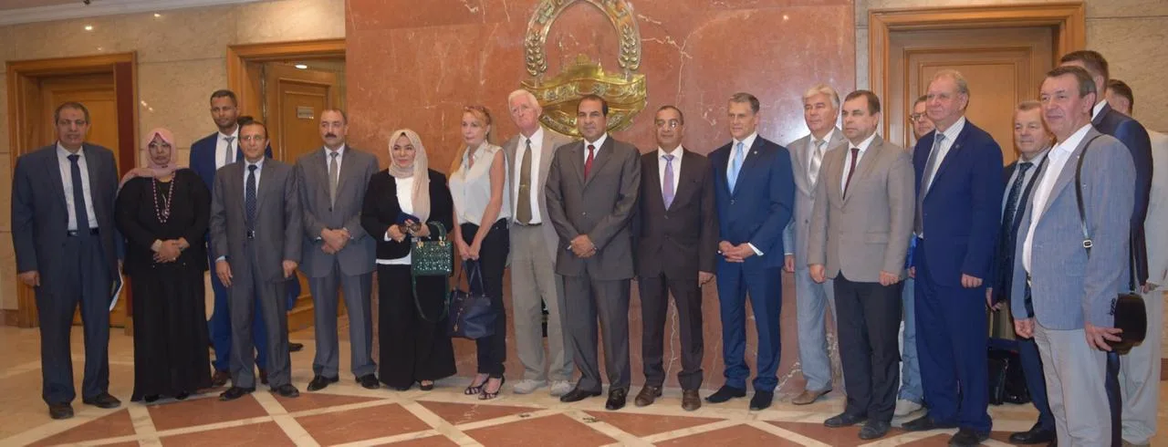 حسين عارف الممثل المعتمد للنقابة الإدارية المغلقة لمناطق تشكيل الصناعات النووية في روسيا الاتحادية يقود ترتيبات زيارة عشرة محافظين روس لتحقيق الدبلوماسية الشعبية.. وتُوّجت ببروتوكول مع غرفة القاهرة وخ