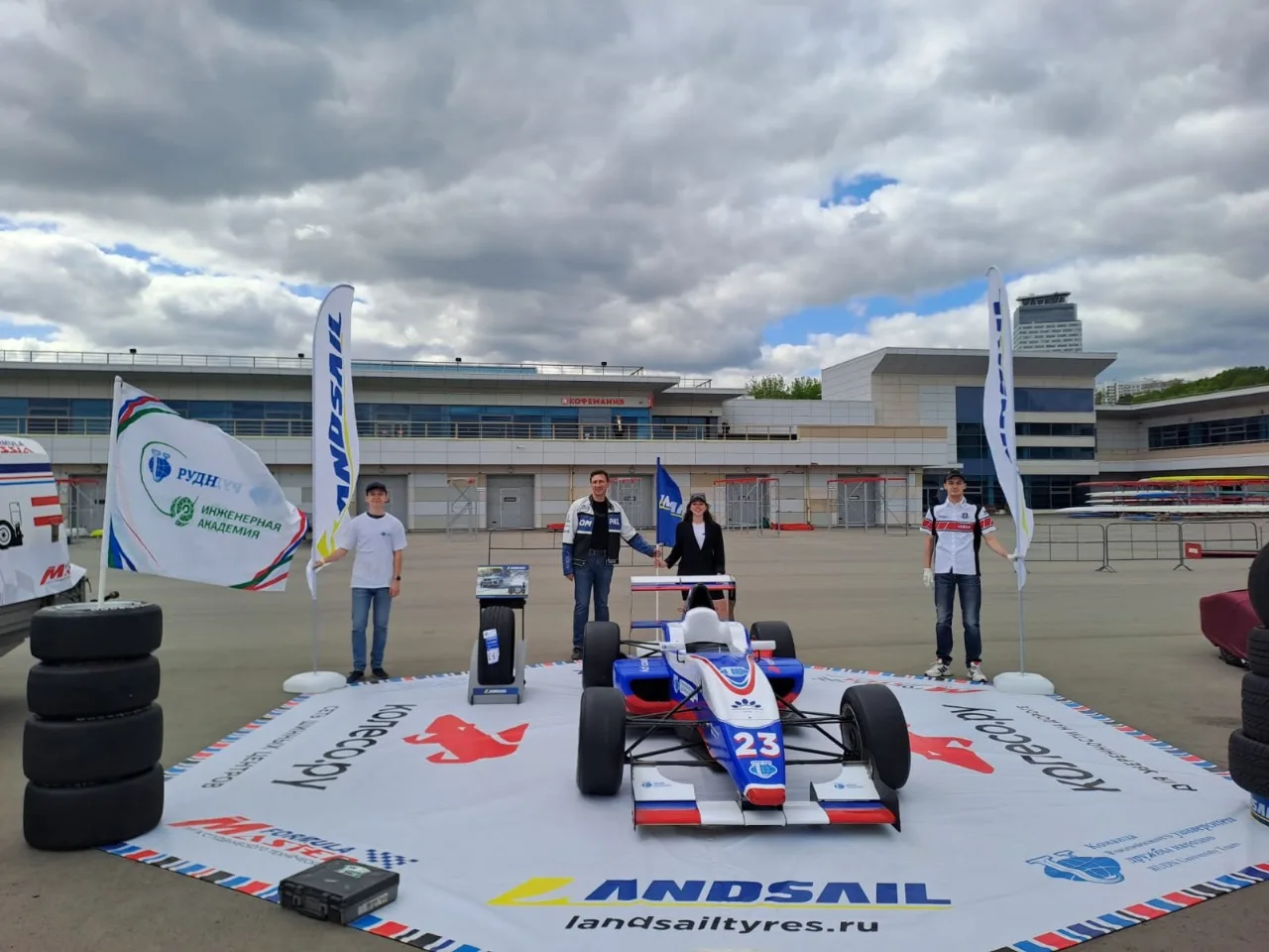 Autoweekend Exhibition: Formula BRICS Race Cars, Motorsport Partnerships & Hydrogen Tech