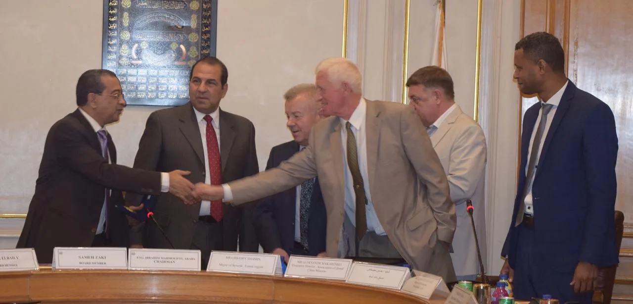 حسين عارف الممثل المعتمد للنقابة الإدارية المغلقة لمناطق تشكيل الصناعات النووية في روسيا الاتحادية يقود ترتيبات زيارة عشرة محافظين روس لتحقيق الدبلوماسية الشعبية.. وتُوّجت ببروتوكول مع غرفة القاهرة وخ